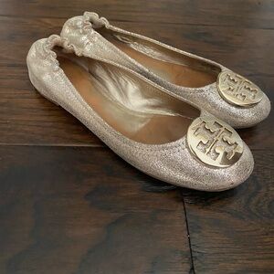 Tory Burch Reva Flat in Platinum Metallic Leather
